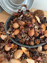 Load image into Gallery viewer, Gingerbread scented potpourri