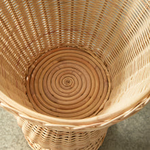 Load image into Gallery viewer, RIVIERA FOOTED URN