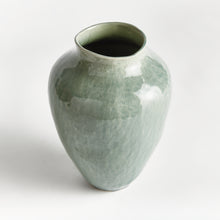 Load image into Gallery viewer, BARCLAY BUTERA OJAI VASE SMALL