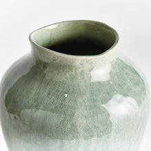 Load image into Gallery viewer, BARCLAY BUTERA OJAI VASE SMALL