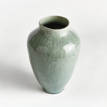 Load image into Gallery viewer, BARCLAY BUTERA OJAI VASE LARGE