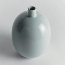 Load image into Gallery viewer, BARCLAY BUTERA SANDBAR VASE SMALL