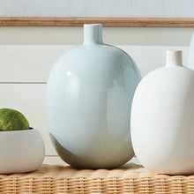 Load image into Gallery viewer, BARCLAY BUTERA SANDBAR VASE MEDIUM