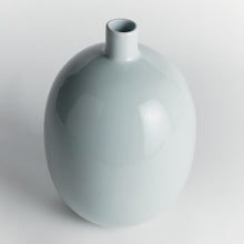 Load image into Gallery viewer, BARCLAY BUTERA SANDBAR VASE LARGE