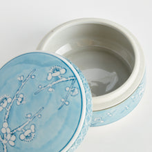 Load image into Gallery viewer, MONARCH EMPRESS ROUND LIDDED CATCHALL BOX SMALL