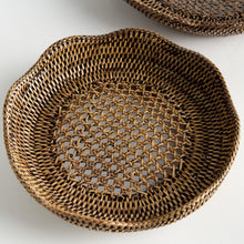 Load image into Gallery viewer, BURMA RATTAN SCALLOPED TRAYS ST/2