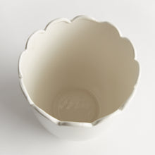 Load image into Gallery viewer, MIRABELLE SCALLOPED EDGE CACHEPOT