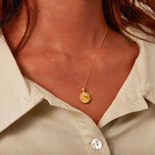 Load image into Gallery viewer, Sunflower Shape 18K Gold-Plated Pendant Necklace