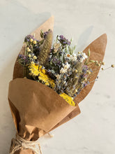 Load image into Gallery viewer, Dried flower bunny bouquet