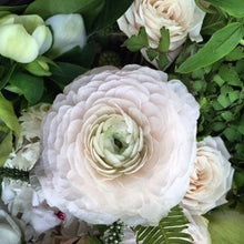 Load image into Gallery viewer, 40 Ranuculus. Fresh summer decor.