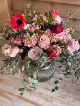 Load image into Gallery viewer, Mamas Garden DIY floristry kit Romantic Garden Fresh fragrant Red and Pink DIY floral arrangement kit