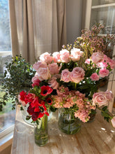 Load image into Gallery viewer, Mamas Garden DIY floristry kit Romantic Garden Fresh fragrant Red and Pink DIY floral arrangement kit