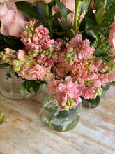 Load image into Gallery viewer, My sweetheart. Fresh Fragrant DIY flower arrangement kit