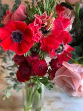 Load image into Gallery viewer, My sweetheart. Fresh Fragrant DIY flower arrangement kit