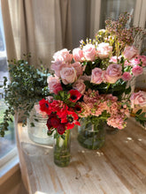 Load image into Gallery viewer, My sweetheart. Fresh Fragrant DIY flower arrangement kit