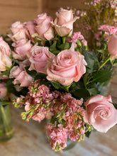 Load image into Gallery viewer, My sweetheart. Fresh Fragrant DIY flower arrangement kit