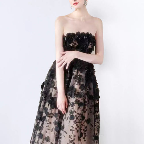 The Floral Applique Dress Quietly Taking Over Fall Wedding Guest Sections