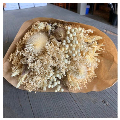 The Return of the Garden: Why Dried Flowers, Botanical Beauty & the Art of Gathering Are Having a Moment in 2026