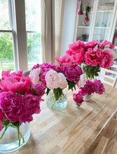 Load image into Gallery viewer, Fresh peony USA grown
