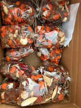 Load image into Gallery viewer, Pumpkin pie, large botanical blend potpourri ￼
