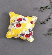 Load image into Gallery viewer, Floral Bedding Set of 2 Sunshine Yellow Hummingbirds Floral Scalloped Throw Pillow Covers, 18" (JHW925)

