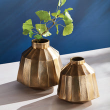 Load image into Gallery viewer, EMERY VASE SMALL
