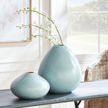 Load image into Gallery viewer, KEYLA VASE MEDIUM
