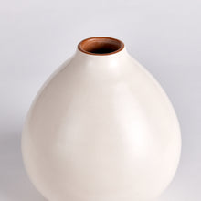 Load image into Gallery viewer, LUCELA VASE MEDIUM
