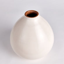 Load image into Gallery viewer, LUCELA VASE MEDIUM
