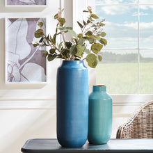 Load image into Gallery viewer, LUCELA BOTTLE VASE
