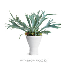 Load image into Gallery viewer, LARSON VASE SHORT
