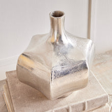 Load image into Gallery viewer, ZAIRE VASE SMALL
