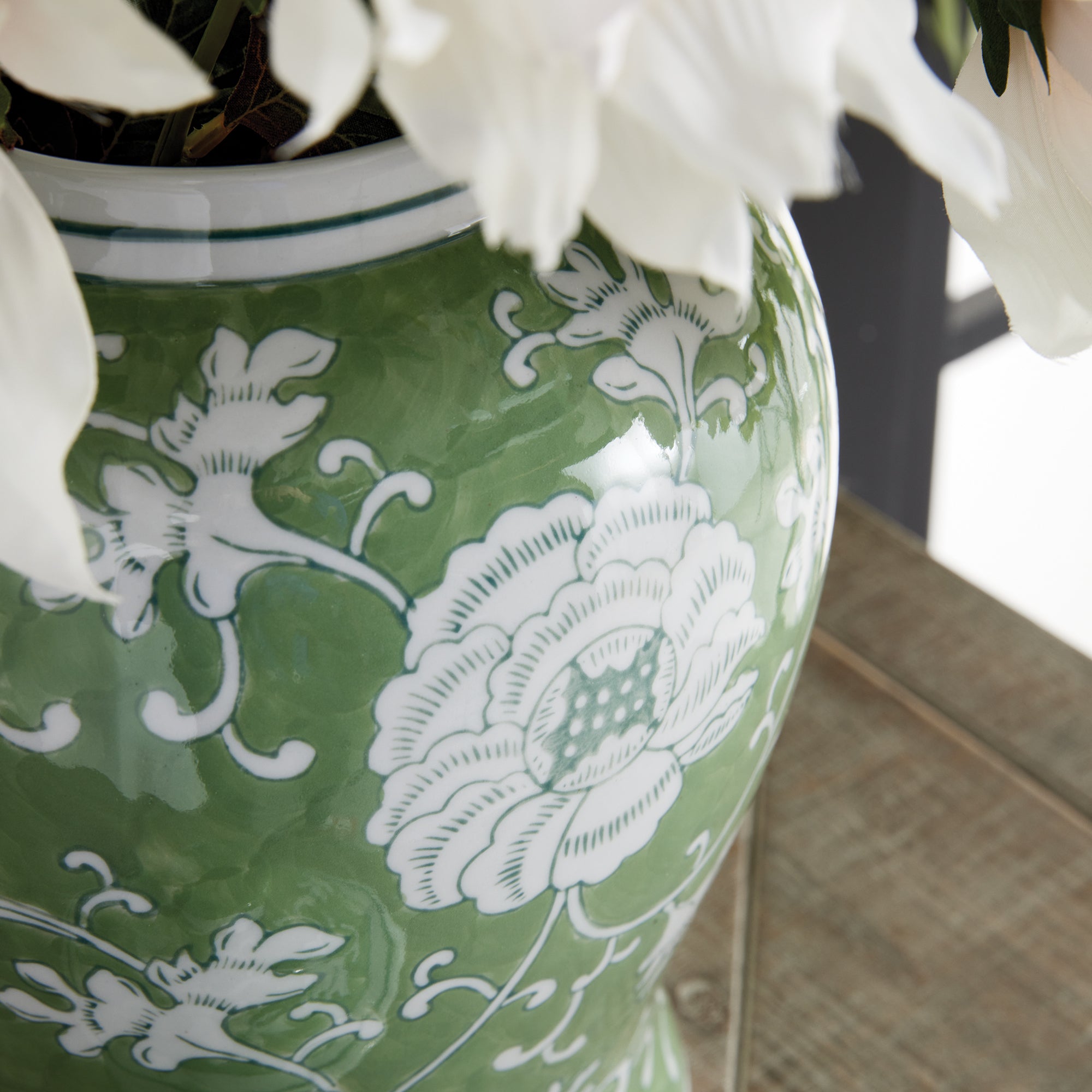 Load image into Gallery viewer, IMPERIAL LOTUS LIDDED GINGER JAR