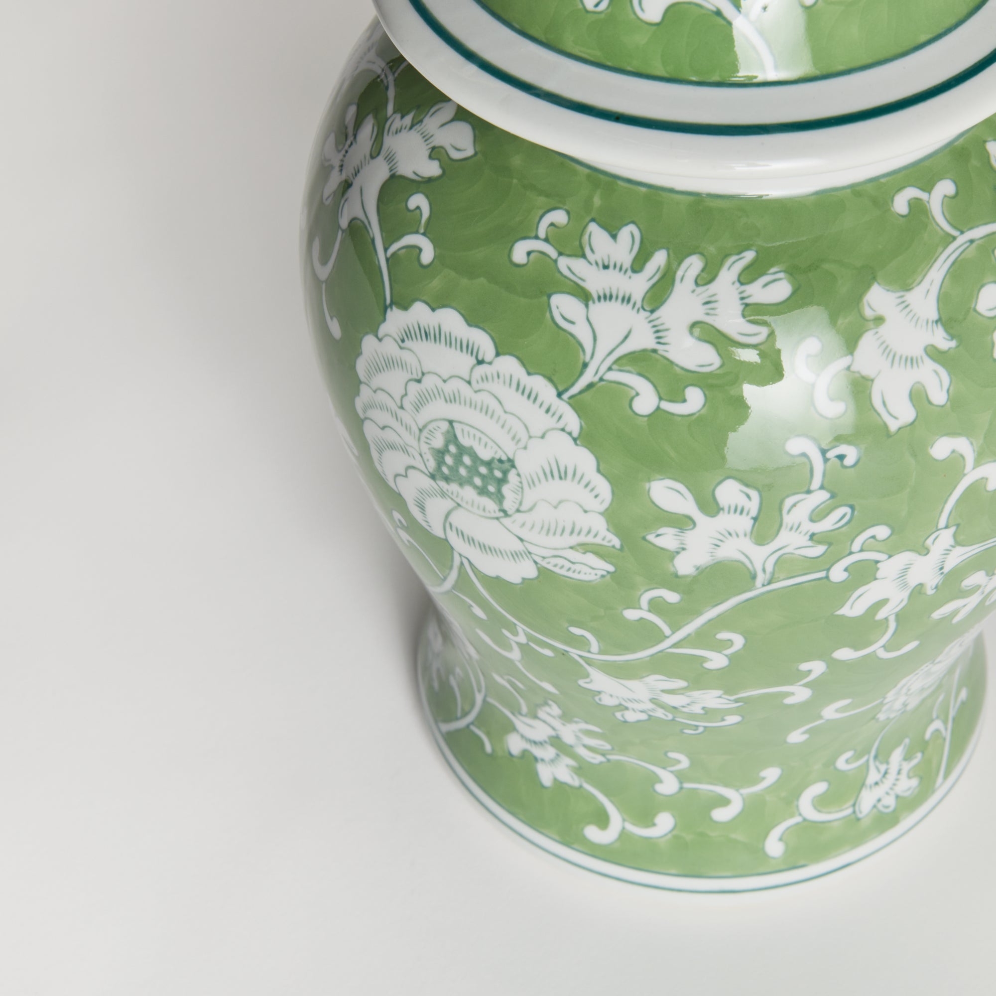 Load image into Gallery viewer, IMPERIAL LOTUS LIDDED GINGER JAR