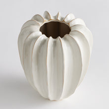 Load image into Gallery viewer, BLECKLYN VASE
