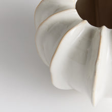 Load image into Gallery viewer, BLECKLYN POT MEDIUM
