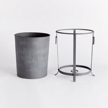 Load image into Gallery viewer, OBERON PLANTER MEDIUM
