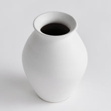 Load image into Gallery viewer, MIRELA VASE SMALL
