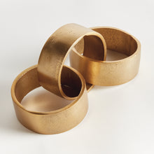 Load image into Gallery viewer, CORBIN ROUND CHAIN SCULPTURE
