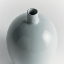 Load image into Gallery viewer, BARCLAY BUTERA SANDBAR VASE SMALL
