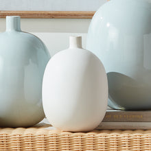 Load image into Gallery viewer, BARCLAY BUTERA SANDBAR VASE SMALL
