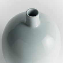 Load image into Gallery viewer, BARCLAY BUTERA SANDBAR VASE MEDIUM
