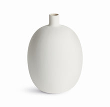 Load image into Gallery viewer, BARCLAY BUTERA SANDBAR VASE MEDIUM
