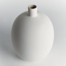 Load image into Gallery viewer, BARCLAY BUTERA SANDBAR VASE LARGE
