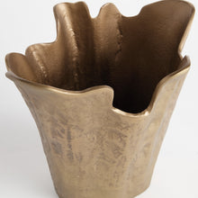 Load image into Gallery viewer, GARIN DECORATIVE VASE
