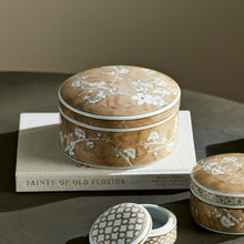 Load image into Gallery viewer, PROVINCE EMPRESS RD LIDDED CATCHLL BOX LG
