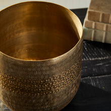 Load image into Gallery viewer, EMBERLYNN CACHEPOT LARGE
