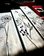 Load image into Gallery viewer, Glowing Daisies Luminary Pillars w/ Solar Cap
