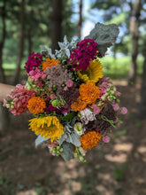 Load image into Gallery viewer, Premium Bouquet at Your Door
