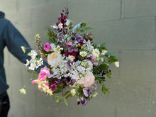 Load image into Gallery viewer, Premium Bouquet at Your Door
